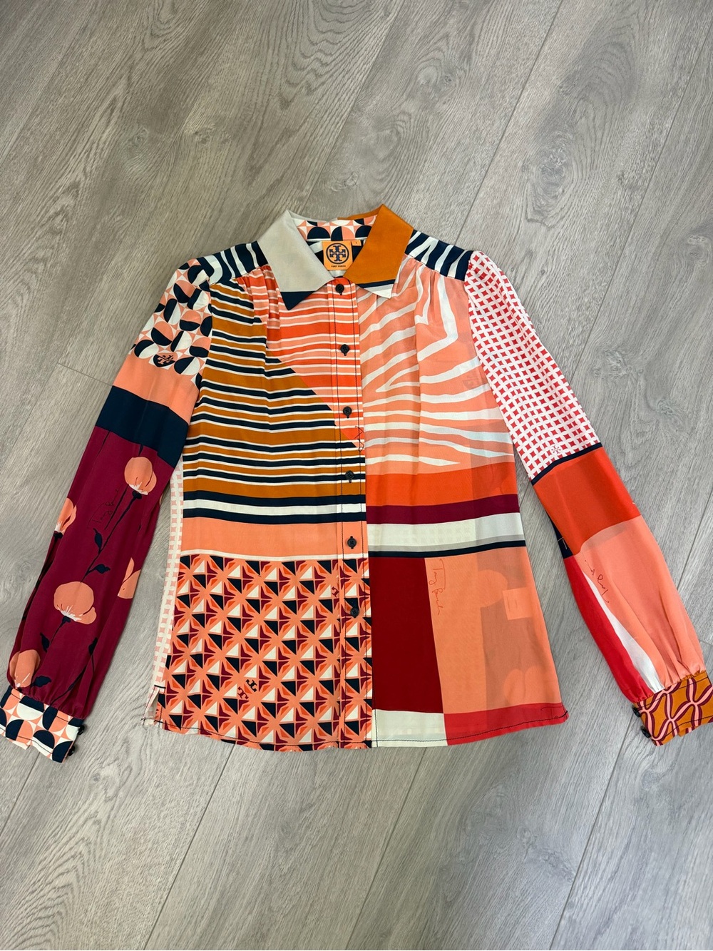 Tory Burch Silk Button-Up Blouse in Coral Navy Burgundy, New w/o tag, Never worn